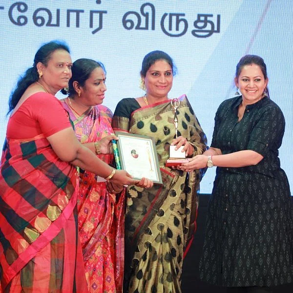 `சாதிக்க பிறந்தவர்கள்' அமைப்பு நடத்திய திருநங்கைகள் விருது விழா!