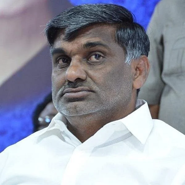 `ஏ.சி.சண்முகத்துக்காக எப்படி ஓட்டுக் கேட்க முடியும்?’ - ஐ.டி ரெய்டின் பின்னணியால் கொதித்த கே.சி.வீரமணி