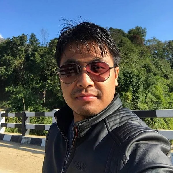 Meet this IAS officer who invites school students over dinner!