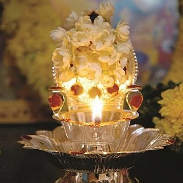 சனி தோஷம் விலகும், கடன் தொல்லை தீரும்.. பஞ்சதீப எண்ணெய் தரும் பரவசப் பலன்கள்!