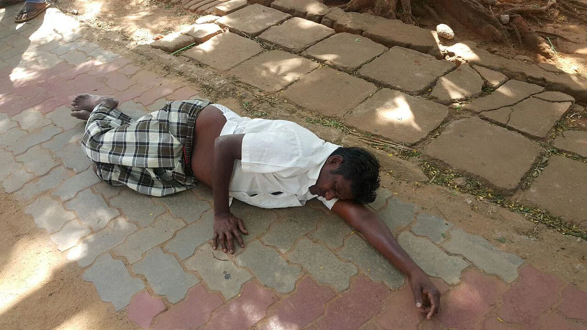 விஷம் அருந்தி ஒருவர் மயக்கம்..! சிவகங்கை எஸ்.பி வளாகத்தில் பரபரப்பு