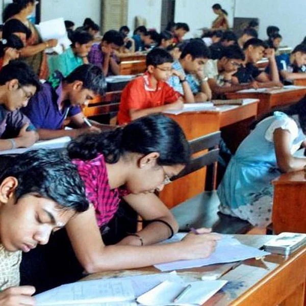 `அரசுப் பள்ளி மாணவர்களும் ஐஐடி-களில் தடம்பதிக்க வேண்டும்' - மாணவர்களின் புதுமுயற்சி இது!