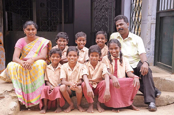 ஆற்றைக் கடந்து மலையில் நடந்து...