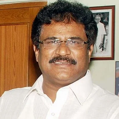 வெயில் கொடுமை... பிரசாரத்தில் மயங்கி விழுந்த காங்கிரஸ் பிரபலம்!