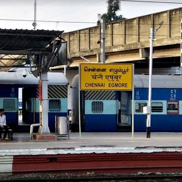 `சார், ரயிலை நிறுத்துங்க...அம்மா ஏறல...' - கார்டு பெட்டிக்குள் மாணவிக்கு பாலியல் தொல்லையா?