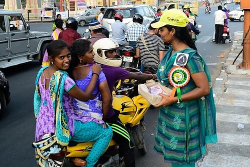 சாலை விதிகளை கடைபிடிக்க சென்னையில் விழிப்புணர்வு பிரச்சாரம்!