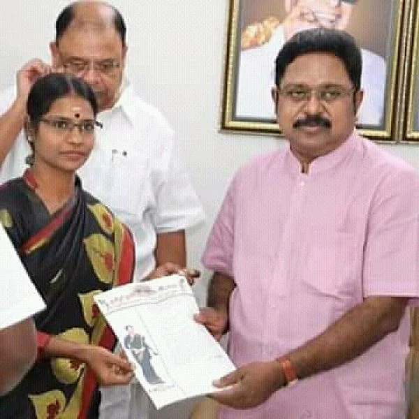 ` அரசியலுக்காக புதுப்புது டிரெண்ட் எடுக்கிறார்கள்!' - தினகரனை ஏன் சந்தித்தார் வீரலட்சுமி?