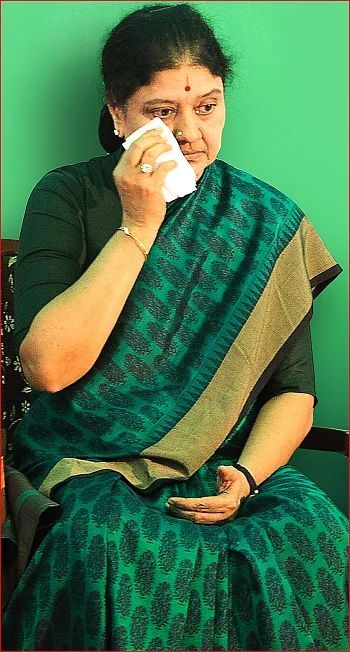 மோடி டு எடப்பாடி 'ஆப்பரசியல்' - நிமிட வாசிப்பில் ஜூனியர் விகடனின் 10 மேட்டர்கள்!
