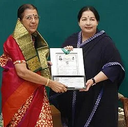 மது அடிமைகளுக்கு மறுவாழ்வு: முனைவர் சாந்தி ரங்கநாதனுக்கு அவ்வையார் விருது!