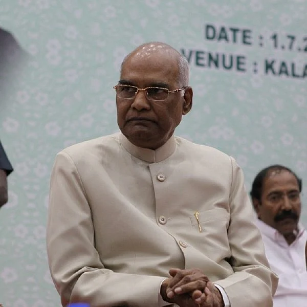 பொதுப்பிரிவினருக்கு 10 சதவிகித இட ஒதுக்கீடு! - குடியரசுத் தலைவர் ஒப்புதல்