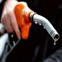 பெட்ரோல், டீசல் விலை நள்ளிரவு முதல் குறைந்தது!