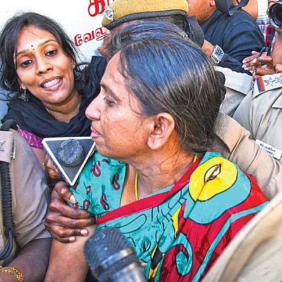 புதைகுழியில் தள்ளும் பொய்ப் பிரசாரங்கள்!