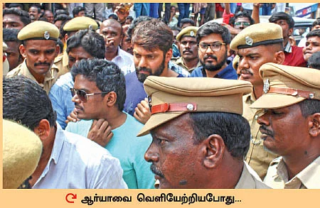 மிஸ்டர் கழுகு: பன்னீரின் டெல்லி பன்ச் டயலாக்!