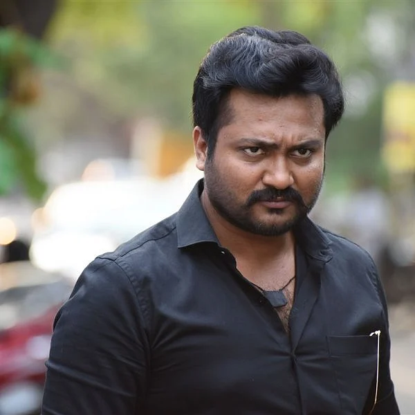 தடை வாங்கிய பாபி சிம்ஹா!- வெளியாகுமா அக்னி தேவி?