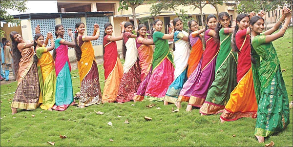 தாவணி லாவணி!