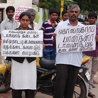 மதுக்கடைகளை மூட வலியுறுத்தி மருத்துவமனை முன்பு மாணவி நந்தினி பிரசாரம்!