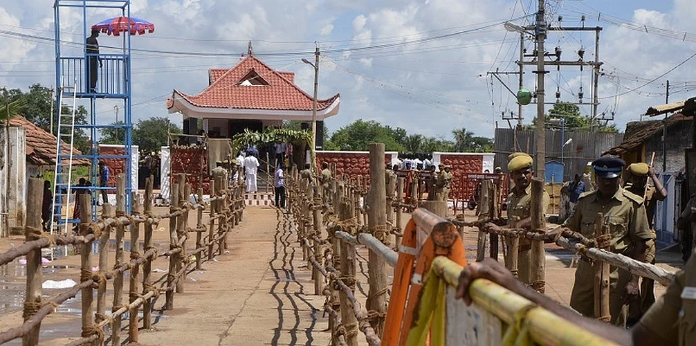 மருது சகோதரர்கள் குருபூஜை: கட்சித்தலைவர்கள் அஞ்சலி!