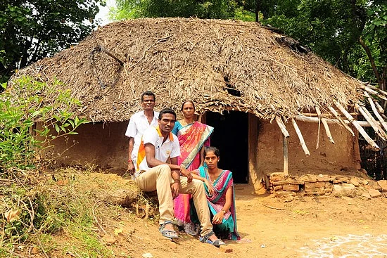 ஆசிய தடகளத்தில் சாதித்தவர் வீடு இதுதான்... சத்துணவு சாப்பிட்டு தங்கம் வென்ற ஆரோக்கிய ராஜீவ்!