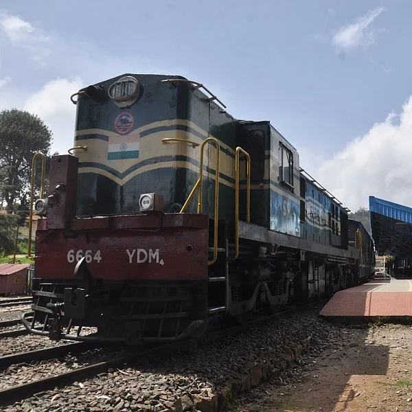 நீலகிரி காேடை சீசனை முன்னிட்டு ஏப்ரல் முதல் ஜூன் வரை சிறப்பு மலை ரயில் - தென்னக ரயில்வே