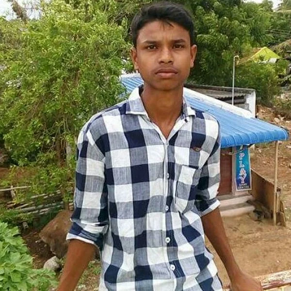 “நீட் தேர்வால் சிதைந்த கனவு!” ஏமாற்றத்தில் தறி ஓட்டும் மாணவர்