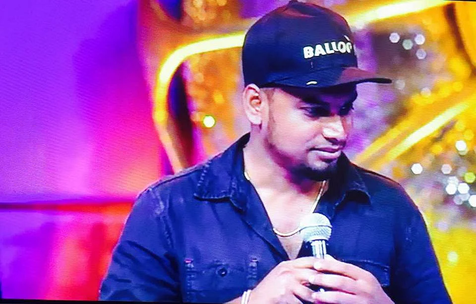 'பரணியைத் தனிமையில் தவிக்கவிட்டனர்!' - பிக் பாஸ் மீது பாயும் இயக்குநர்