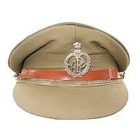 பெண் காவலருக்காக கட்டிப்புரண்டு சண்டை போட்ட காவலர்கள்!