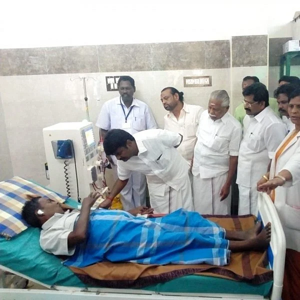 `நல்லா கவனிக்கிறாங்களா?' - விசாரித்த விஜயபாஸ்கருக்கு நோயாளியின் அதிர்ச்சி பதில்