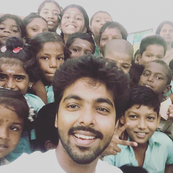 கேஜி வகுப்புக்கு உதவ மரக்காணம் அரசுப் பள்ளிக்குச் செல்லும் ஜி.வி.பிரகாஷ்!