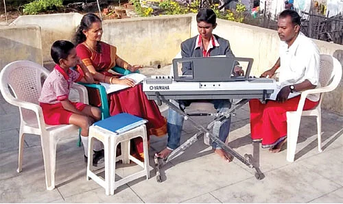 இதுதான் நிஜ குடும்பப் பாட்டு!