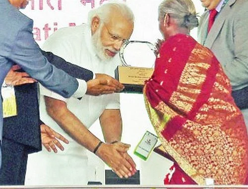 'நான் பெரிசா படிக்கல'- பிரதமர் மோடி ஆசி பெற்ற தமிழக விவசாயி பூங்கோதை பெருமிதம்!