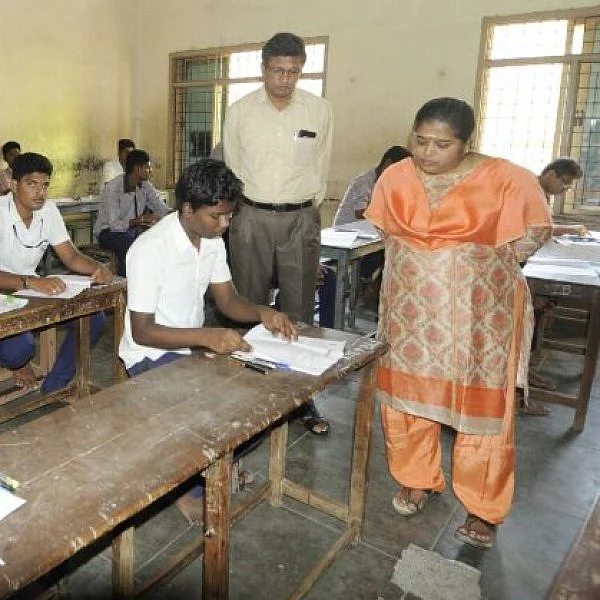 466 மாணவர்கள் பன்னிரெண்டாம் வகுப்புத் தேர்வு எழுதவில்லை..! ஆசிரியர்கள் அதிர்ச்சி