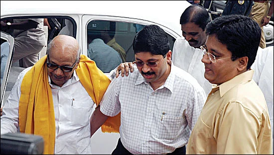 இன்னும் எவ்வளவு பார்க்கணுமோ? கலங்கிய கருணாநிதி