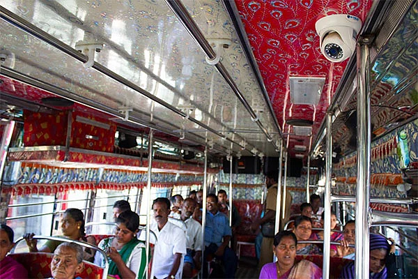 மதுரையில் CCTV கேமராவுடன் இயங்கும் தனியார் பேருந்து! (படங்கள்)