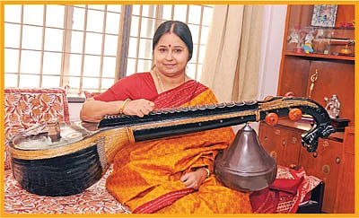 நாதம் என் ஜீவனே... - வீணை காயத்ரி