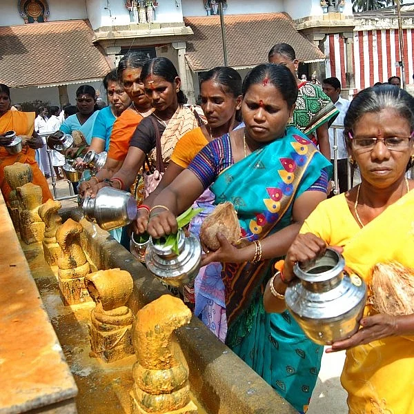 ஆவணி மாதம் கடைசி ஞாயிற்றுக்கிழமை நாகராஜருக்குச் சிறப்பு வழிபாடு