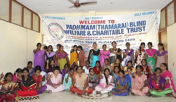 வெளிச்சம் காணா விழிகளின் கொண்டாட்டம்!