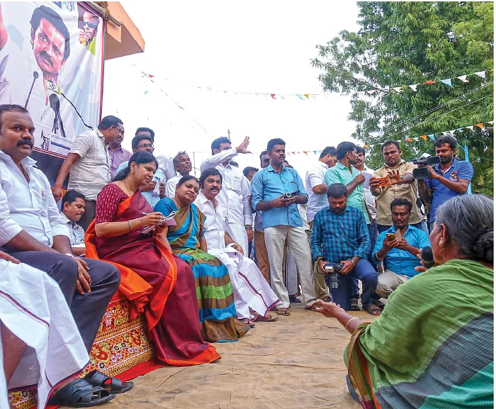 தூத்துக்குடியில் களமிறங்குகிறாரா கனிமொழி?