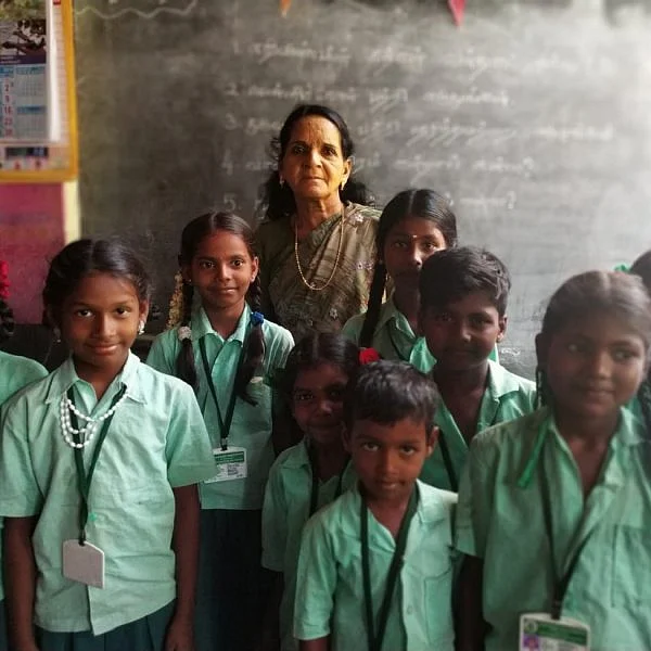 பெற்றோர் ஆசிரியர் சங்க ஆசிரியையாக 30 வருடங்கள்... கூரை வீட்டில் வசிக்கும் அலிமா டீச்சர்!
