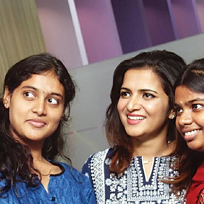 உங்ககிட்ட தனுஷ் நம்பர் இருக்கா?