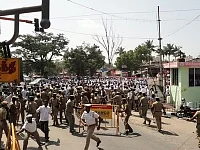 கடலூரில் பாமக-அதிமுக மோதல்: போலீஸ் தடியடியால் பதற்றம்!