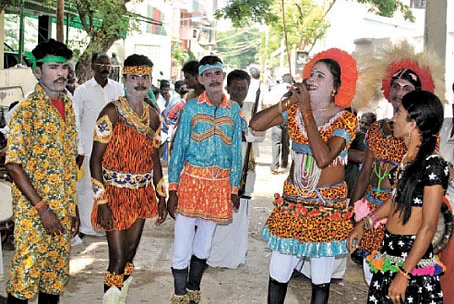 சோகத்தைச் சொல்லி சொல்லியழும் கலைஞர்கள்!