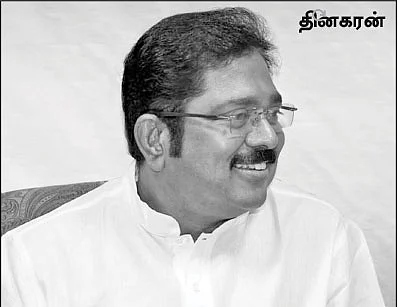 “ஆர்.கே.நகர் ரிசல்ட் வரும் நாளில் எனக்குப் பதவி தர வேண்டும்!” - சசிகலாவிடம் பொங்கிய திவாகரன்