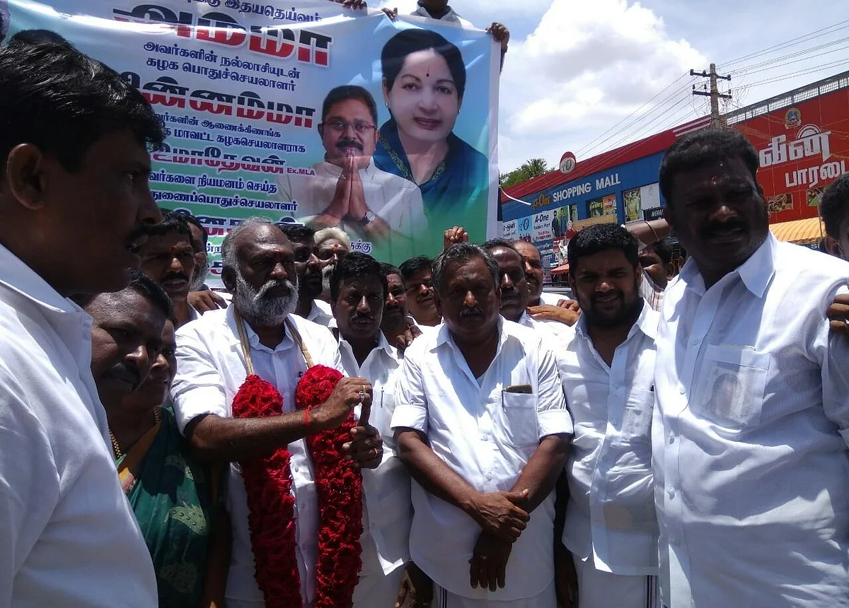 ’ஆட்சியையும் கட்சியையும் தினகரனிடம் ஒப்படைப்போம்’ - சிவகங்கை மாவட்டச் செயலாளர் உமாதேவன்