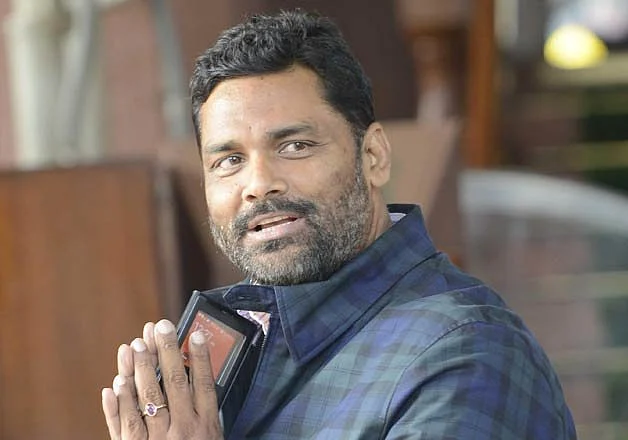 'ராணுவ வீரர்களை விடுங்க; அரசியல்வாதிகளைக் கொல்லுங்க' - மாவோயிஸ்ட்களுக்கு எம்.பி-யின் கோரிக்கை!