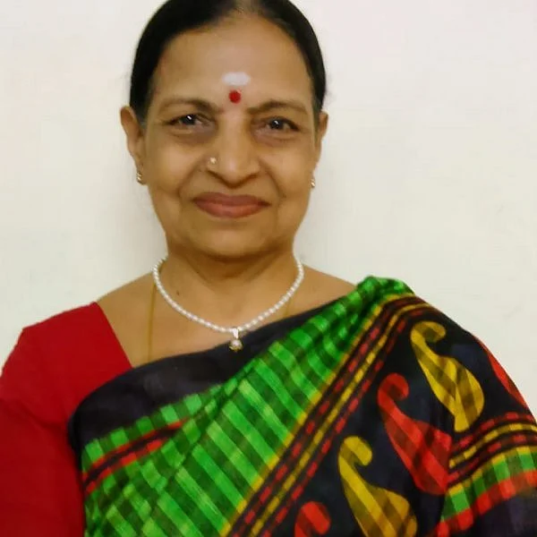 மாரத்தான் பங்கேற்பாளர், தமிழ் உச்சரிப்பு சொல்லித் தருபவர், பட்டிமன்ற பேச்சாளர், நடிகை... 68 வயது மீனலதாவின் கதை