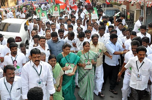 ஜெயலலிதாவின் அதிரடி வியூகம் கூட்டணிக்கா... குழப்புவதற்கா?