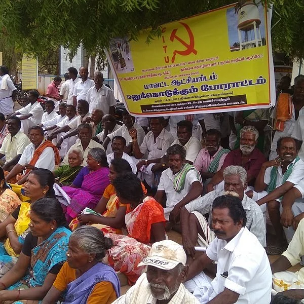 ஊதிய உயர்வு கேட்டு துப்புரவுத் தொழிலாளர்கள் ஆட்சியரிடம் மனு..!