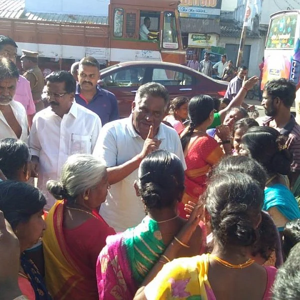 ‘நீ.. வாடகை வீட்டுல தான குடி இருக்க?’- போராடிய பெண்ணை மிரட்டிய அ.தி.மு.க எம்.எல்.ஏ
