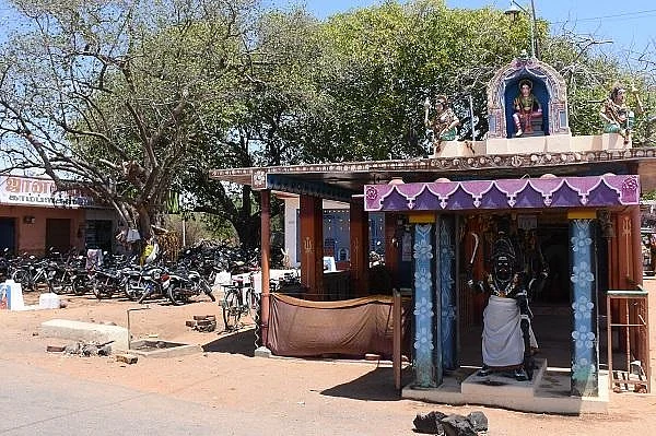 கதவு இல்லாத இடத்திலும் களவு போகாத வாகனங்கள்! அதிசய கிராமம்!