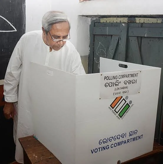 பணிந்தது ஃபானி... அங்கே நவீன் இருக்கிறார்!